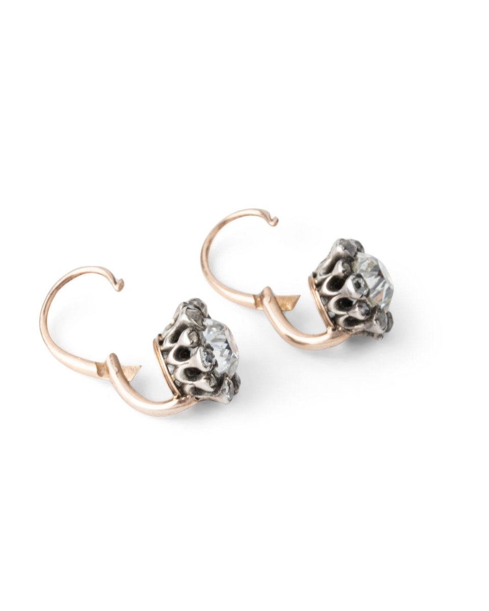 Boucles d'oreilles Dormeuses en or jaune et diamants - Castafiore