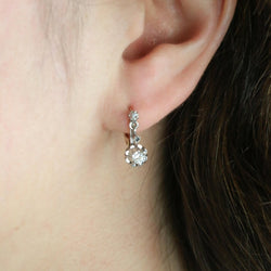 Boucles d'oreilles Dormeuses en or jaune et diamants - Castafiore