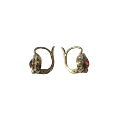 Boucles d’oreilles Dormeuses en or jaune, or banc, rubis, et perles - Castafiore