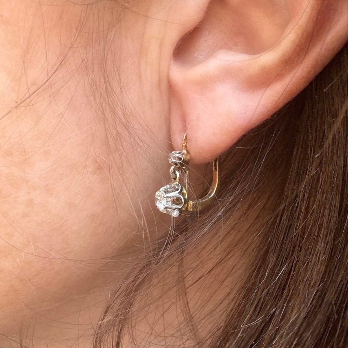 Boucles d'oreilles Dormeuses en or jaune, or blanc et diamants - Castafiore