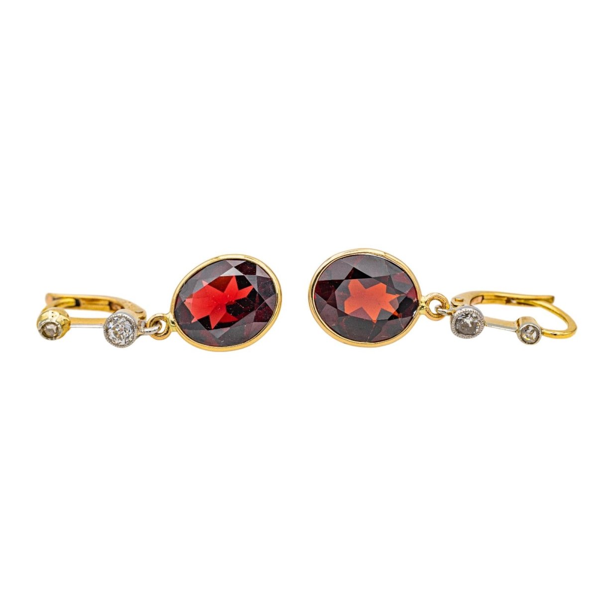 Boucles d'oreilles Dormeuses en or jaune, or blanc, platine, grenats et diamants - Castafiore
