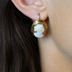 Boucles d'oreilles Dormeuses en or jaune, or rose et camée - Castafiore