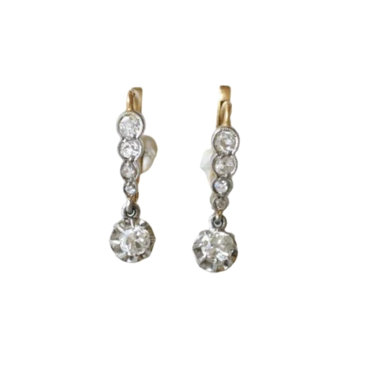 Boucles d'oreilles Dormeuses en or jaune, platine et diamants - Castafiore