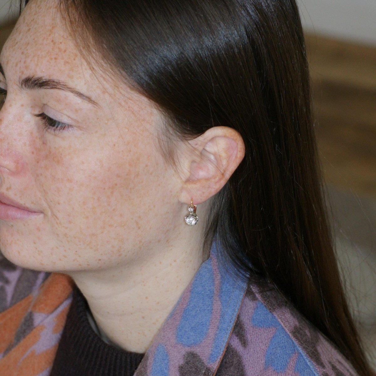 Boucles d'oreilles Dormeuses en or jaune, platine, et diamants - Castafiore