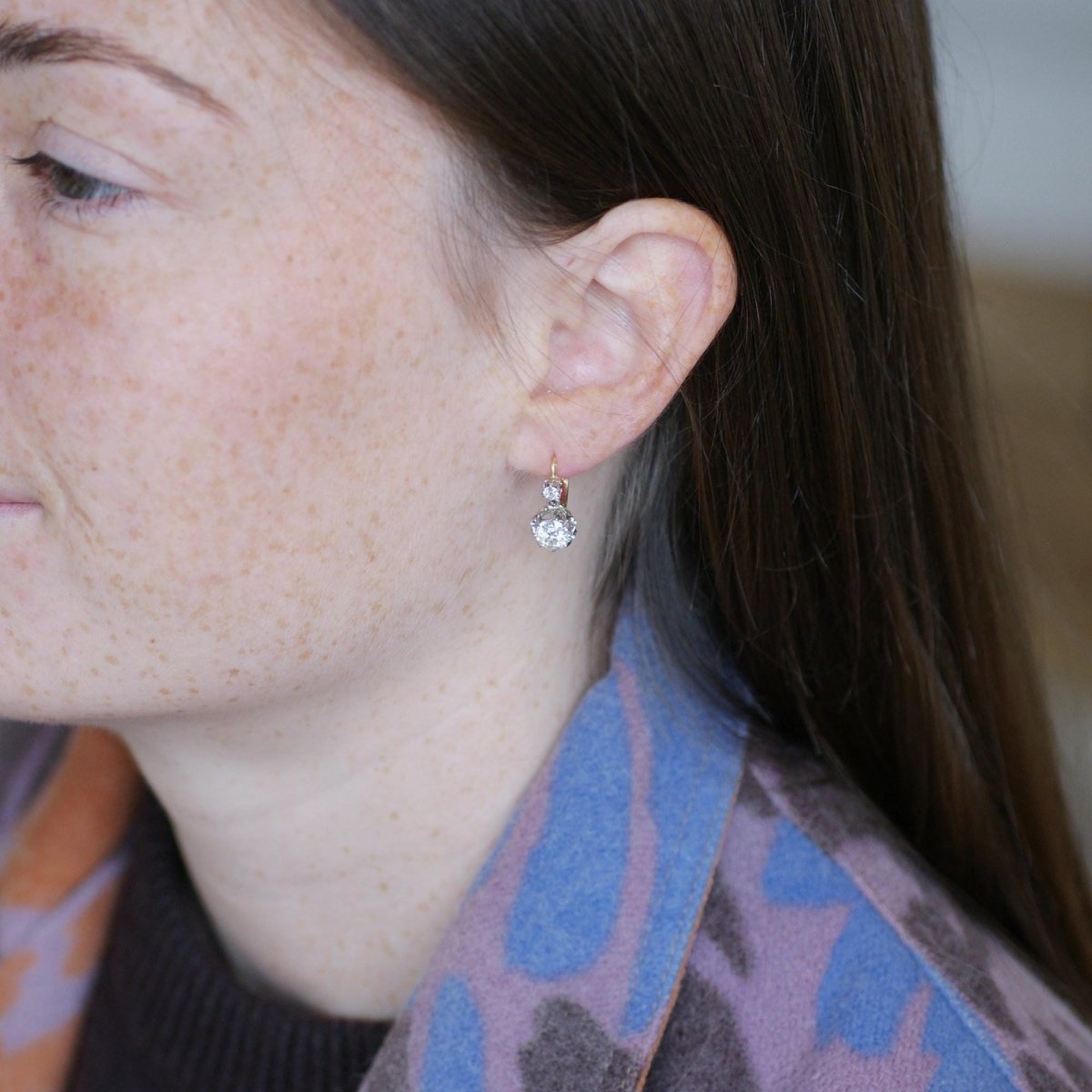 Boucles d'oreilles Dormeuses en or jaune, platine, et diamants - Castafiore