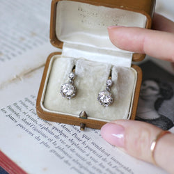 Boucles d'oreilles Dormeuses en or jaune, platine, et diamants - Castafiore