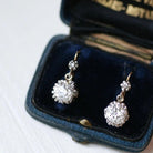 Boucles d'oreilles Dormeuses en or, platine et diamants - Castafiore