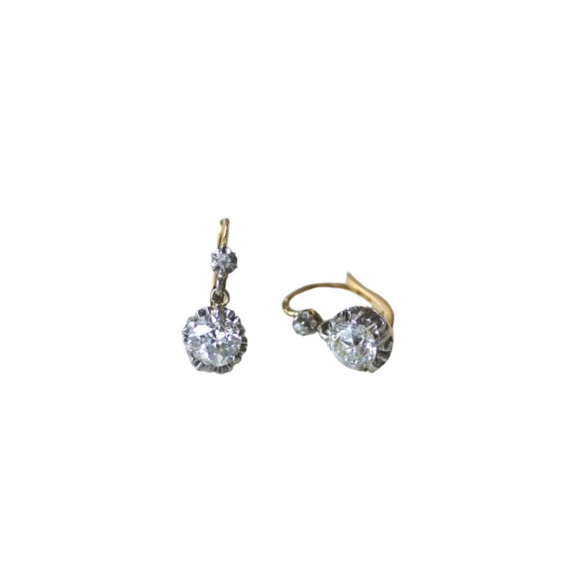 Boucles d'oreilles Dormeuses en or, platine et diamants - Castafiore