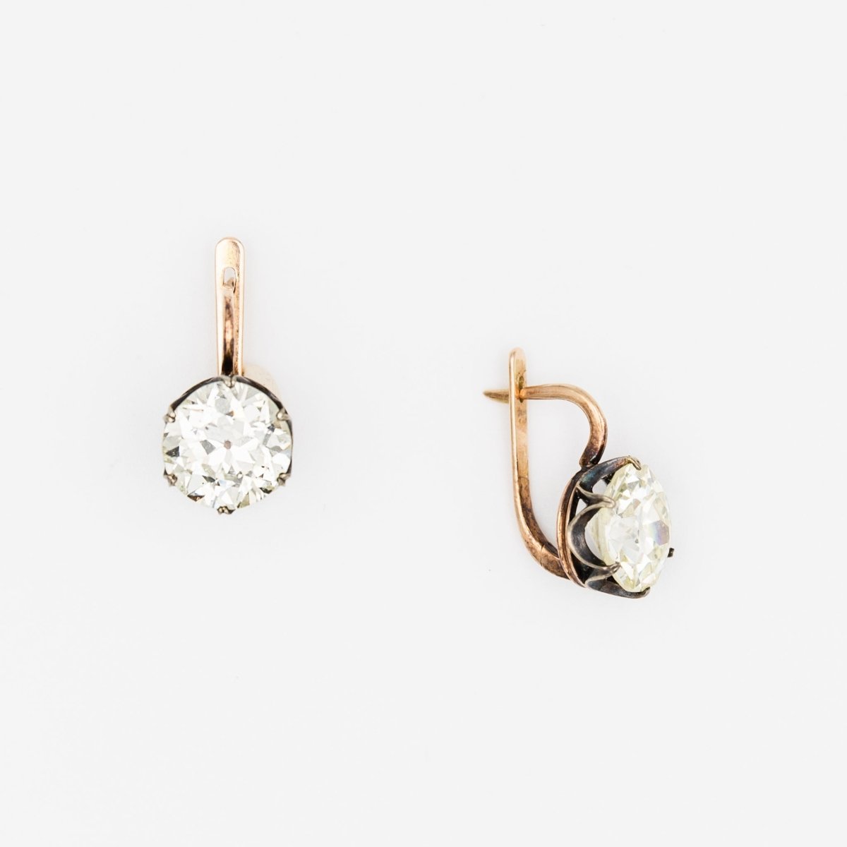 Boucles d'oreilles Dormeuses en or rose, argent et diamants - Castafiore