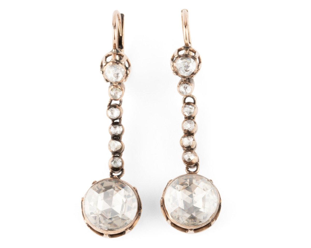 Boucles d'oreilles Dormeuses en or rose, argent, et diamants. Circa 1860 - Castafiore