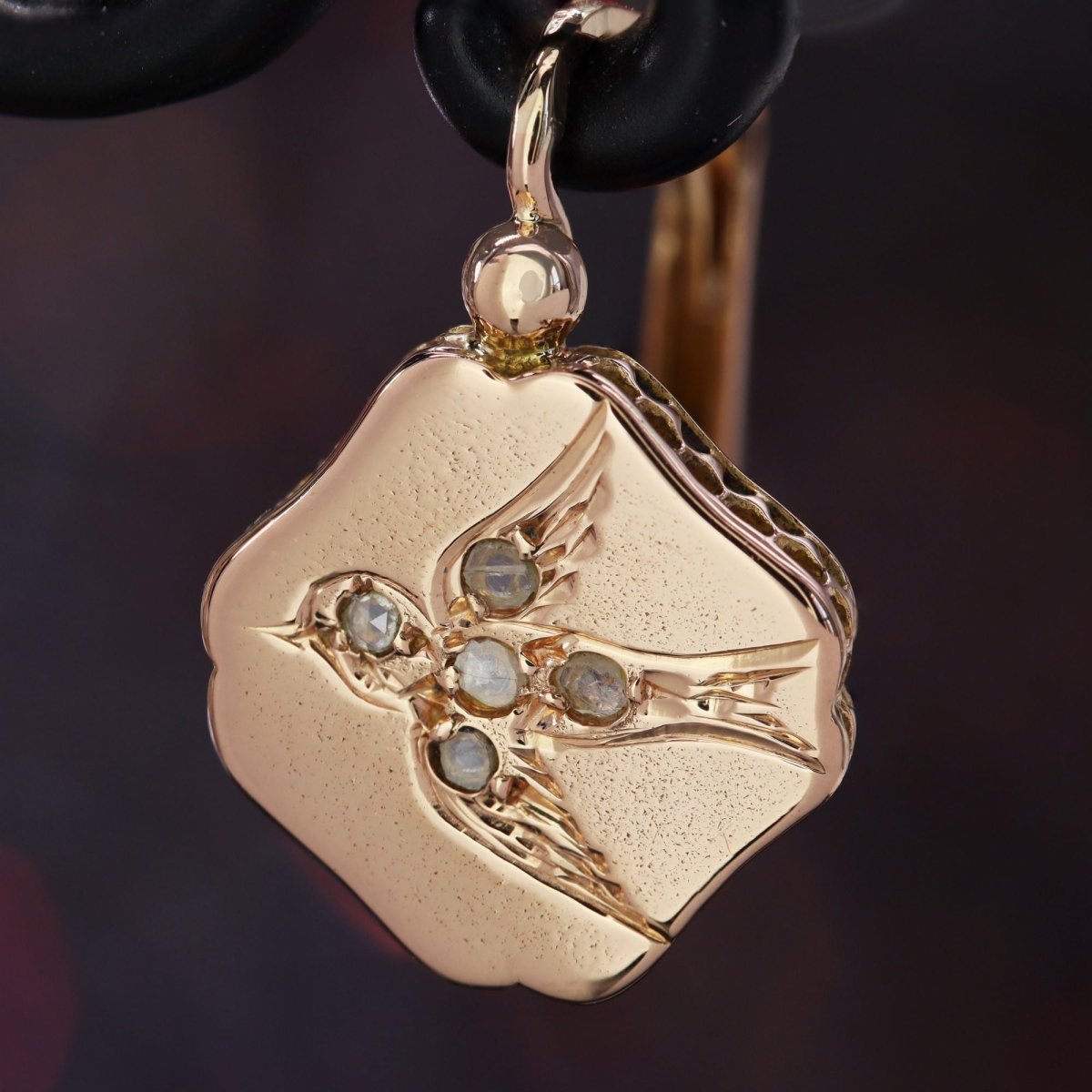 Boucles d'oreilles dormeuses en or rose et diamant - Castafiore