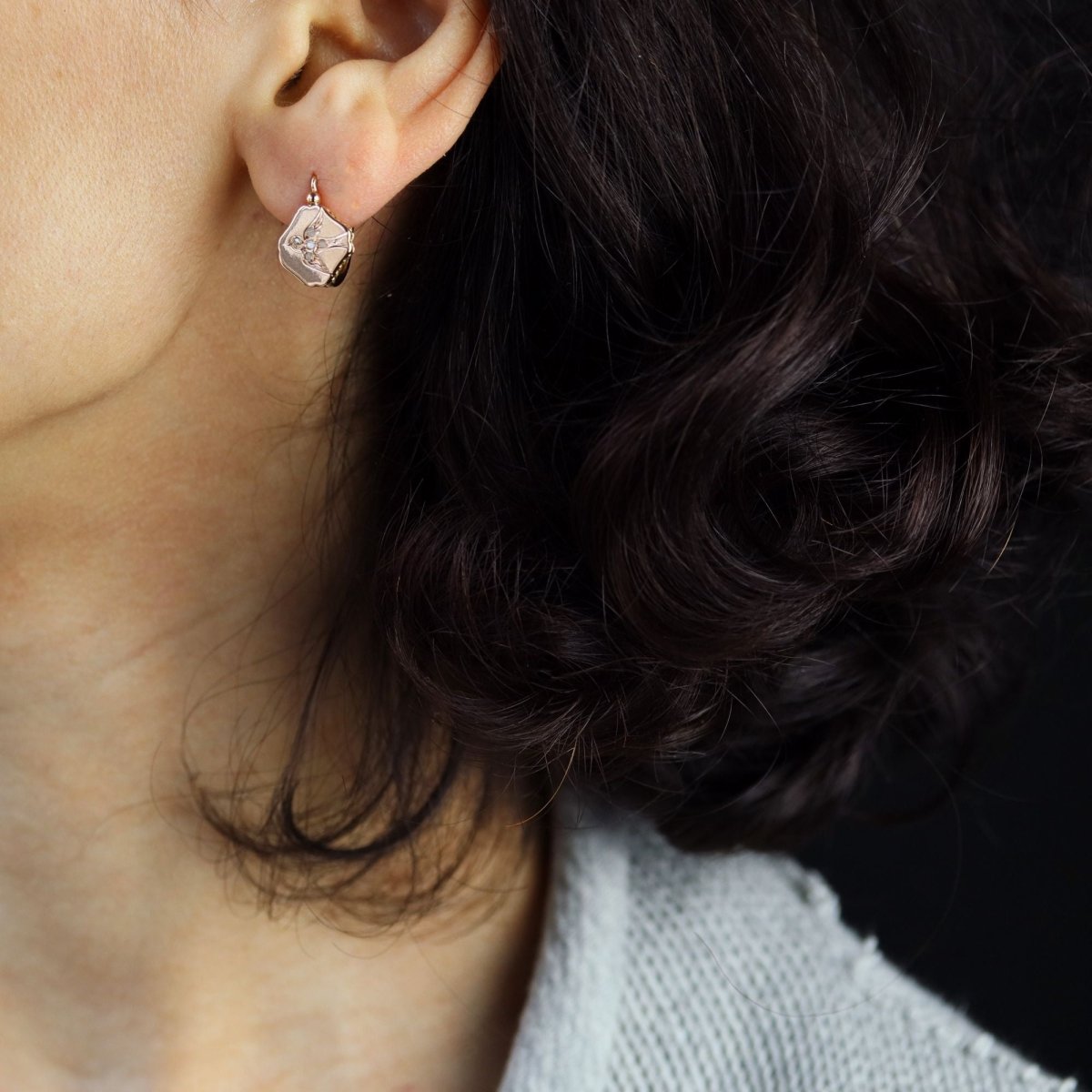 Boucles d'oreilles dormeuses en or rose et diamant - Castafiore