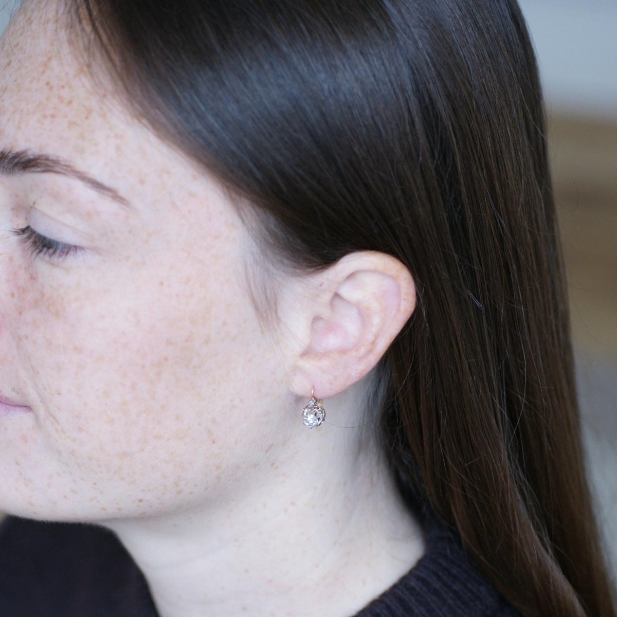 Boucles d'oreilles Dormeuses en or rose, platine, et diamants - Castafiore