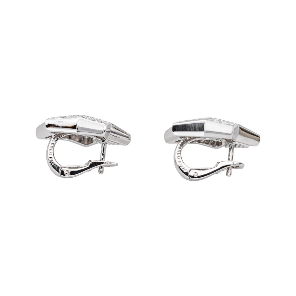 Boucles d'oreilles Dormeuses FRED "Lucifer" en or blanc et diamants - Castafiore