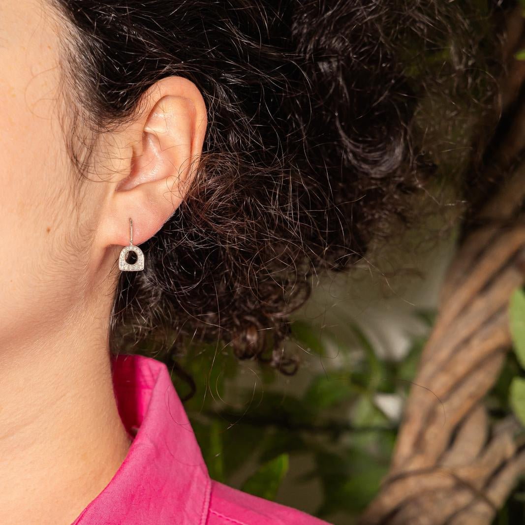 Boucles d'oreilles Dormeuses FRED "Success" en or blanc et diamants - Castafiore