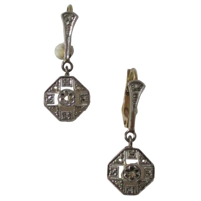 Boucles d’oreilles Dormeuses Pendantes en or jaune, platine, et diamants - Castafiore