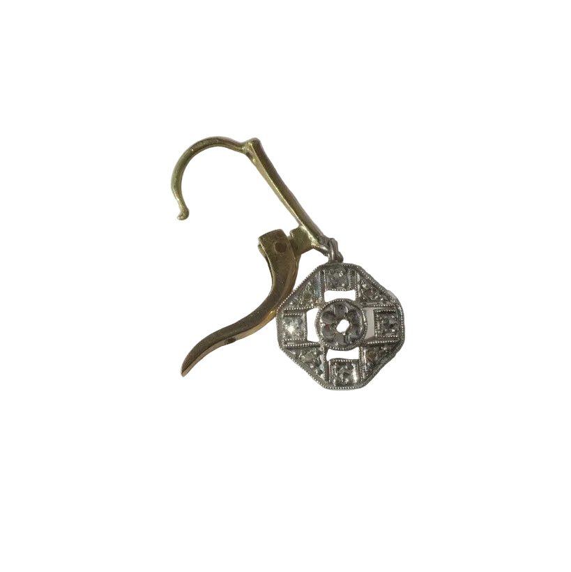 Boucles d’oreilles Dormeuses Pendantes en or jaune, platine, et diamants - Castafiore