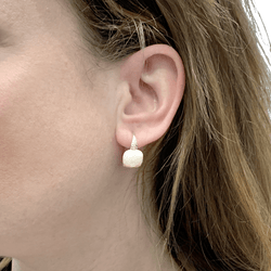 Boucles d'oreilles Dormeuses POMELLATO "Capri" en or blanc et diamants - Castafiore