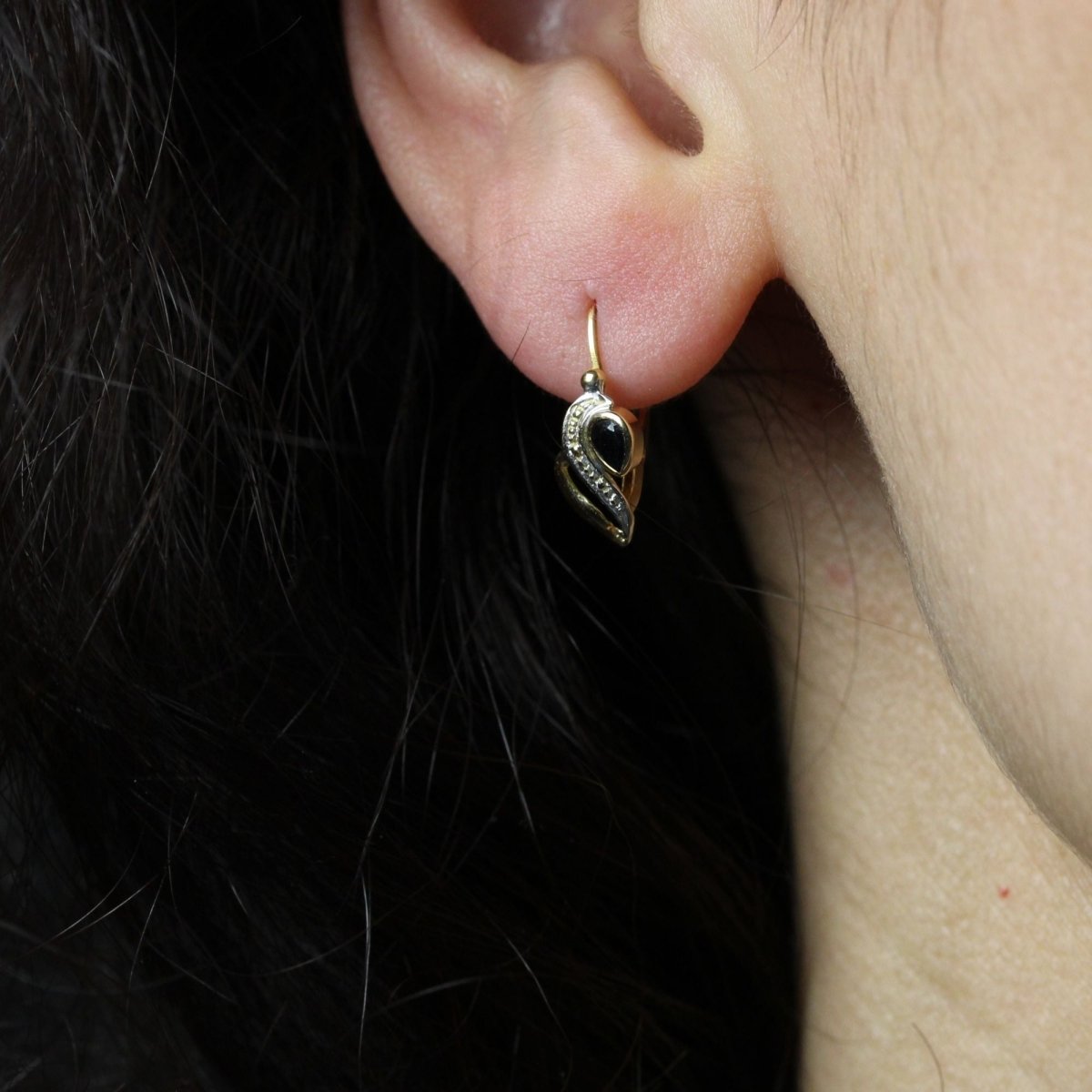 Boucles d'oreilles DORMEUSES Saphirs en or jaune - Castafiore