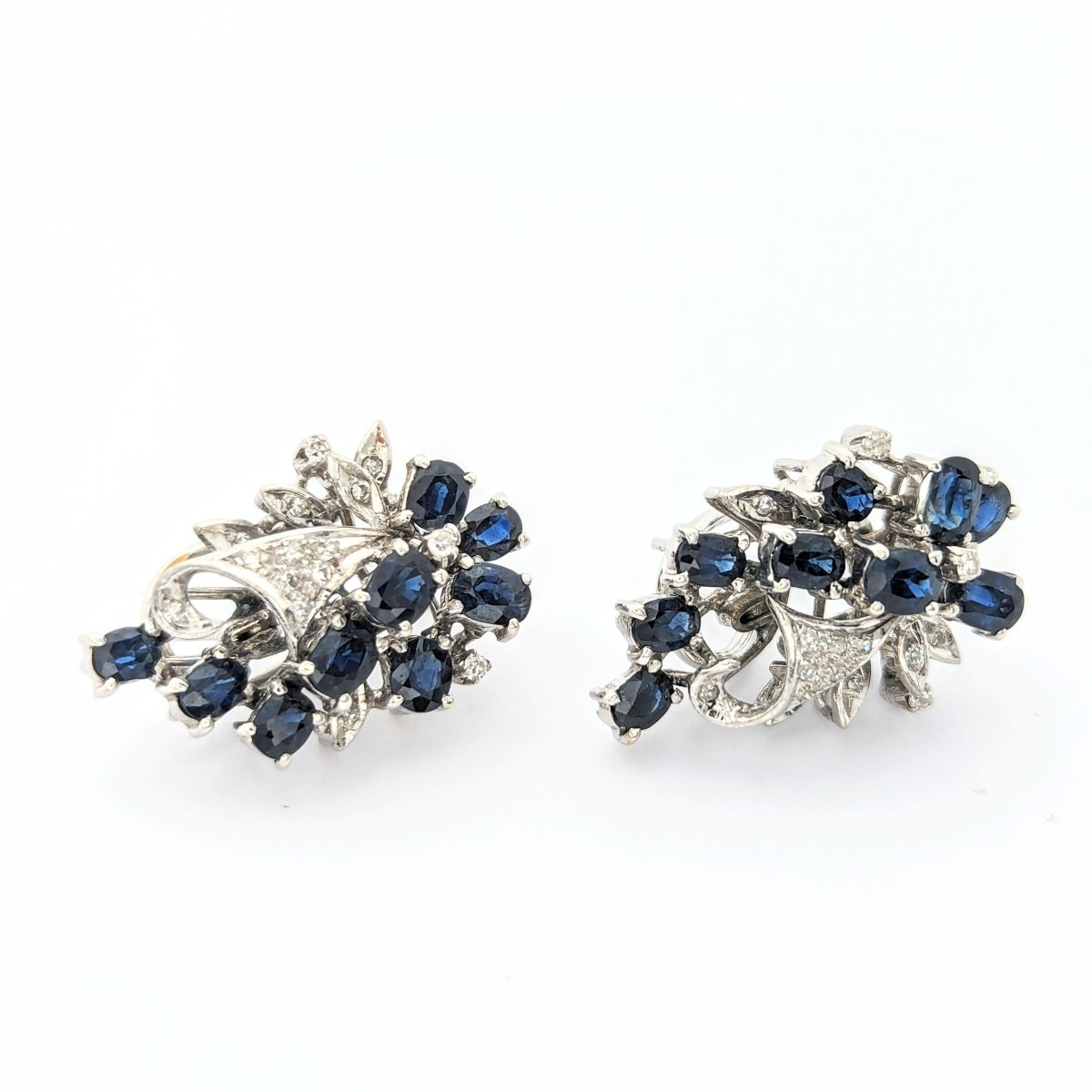 Boucles d'oreilles en or blanc diamants et saphirs - Castafiore