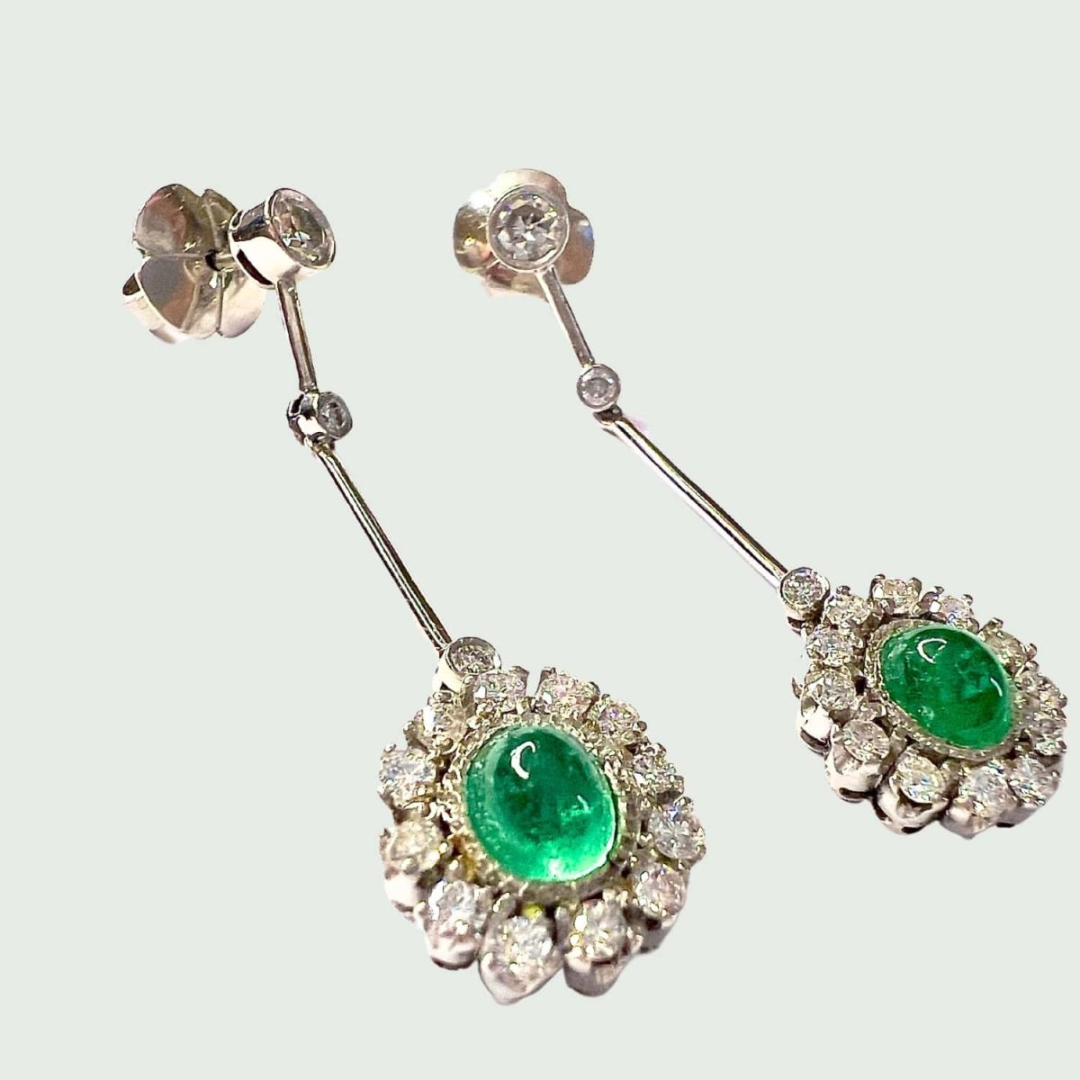 Boucles d'oreilles en or blanc, emeraude et diamant - Castafiore