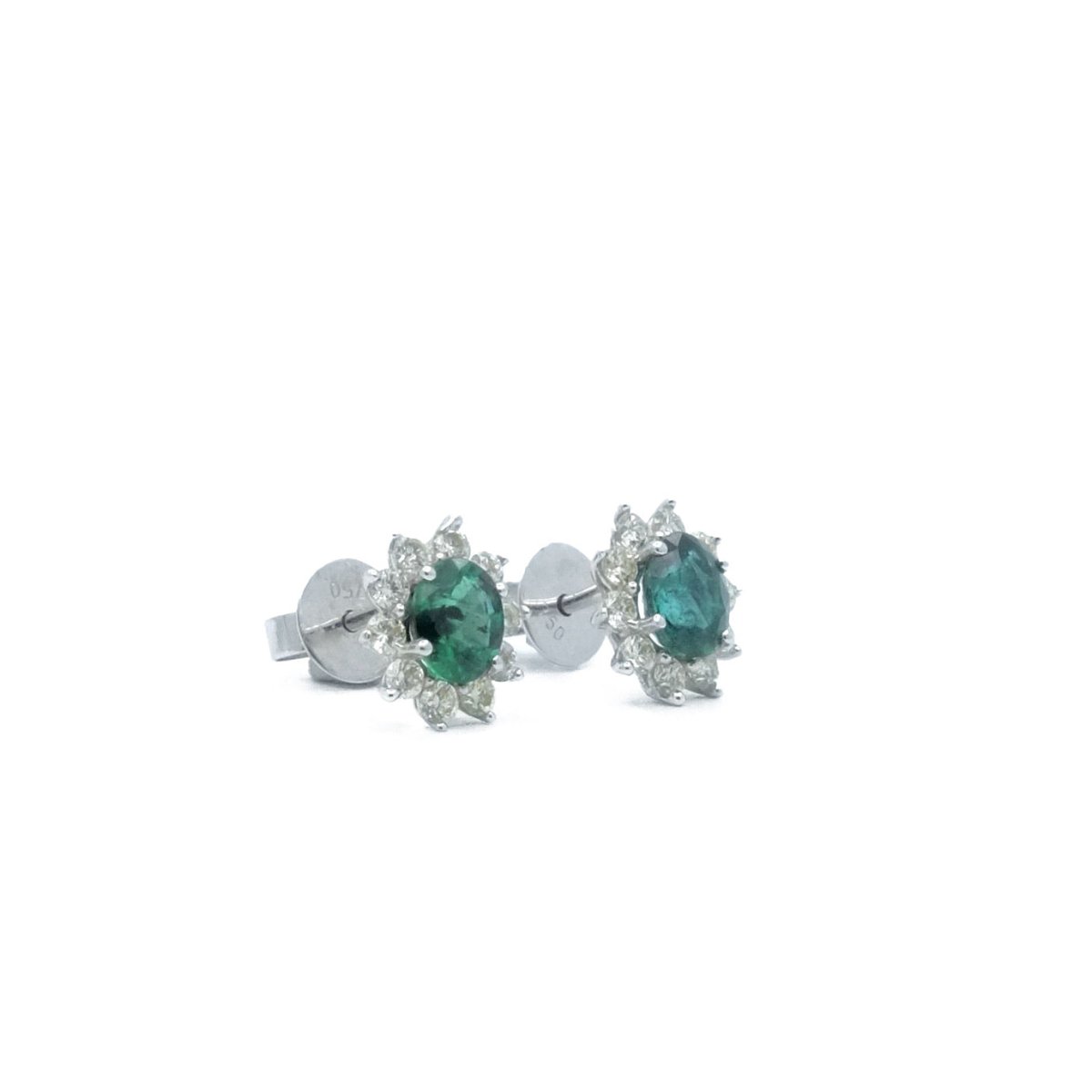 Boucles d'oreilles en or blanc, émeraude et diamants - Castafiore