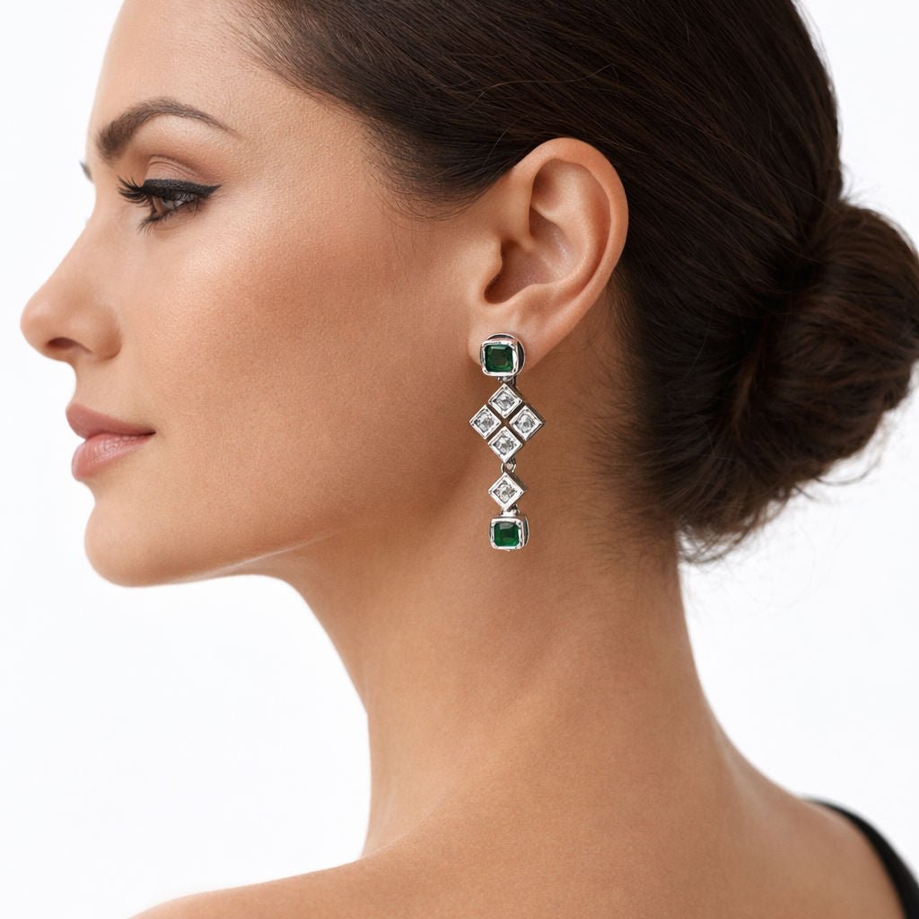 Boucles d'oreilles en or blanc, émeraudes et diamants - Castafiore