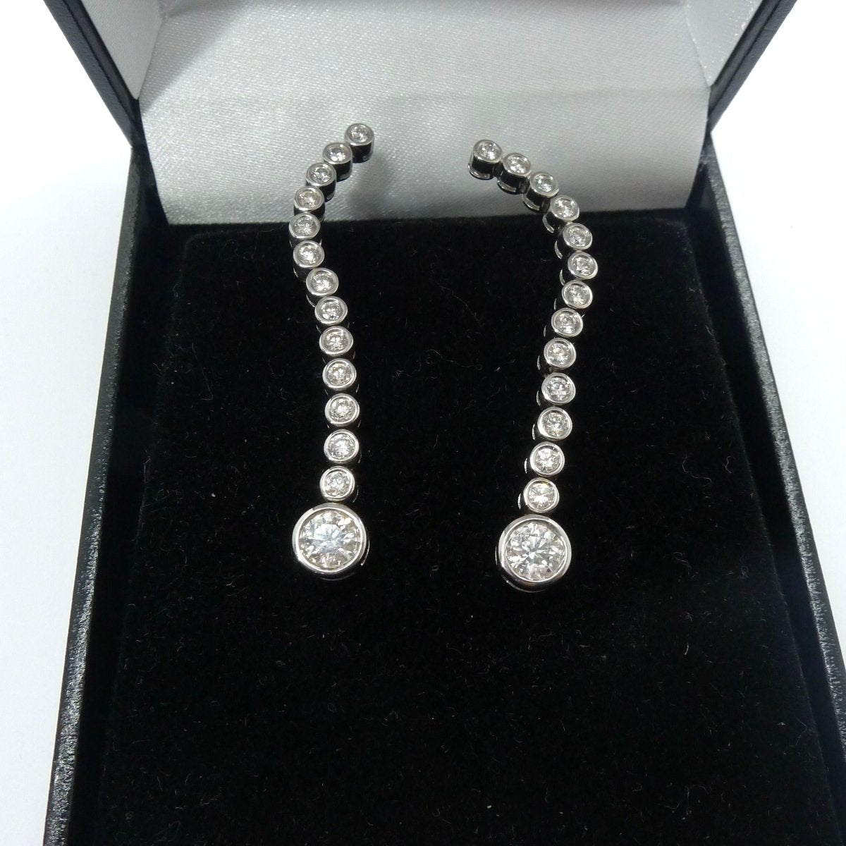 Boucles d'oreilles en or blanc et diamants - Castafiore