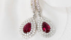 Boucles d'oreilles en or blanc, rubis poire et diamants - Castafiore