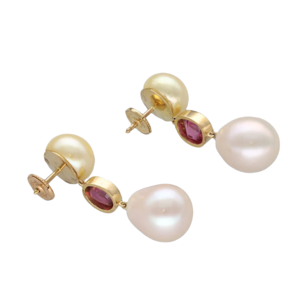 Boucles d'oreilles en or jaune 18 Cts avec Rubis et perles vers 1990. - Castafiore