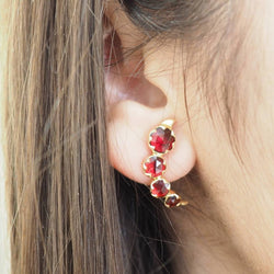 Boucles d’oreilles en or jaune et grenats - Castafiore