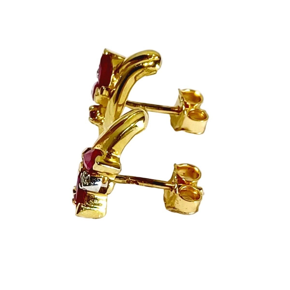 Boucles d'oreilles en or jaune, rubis et diamants - Castafiore
