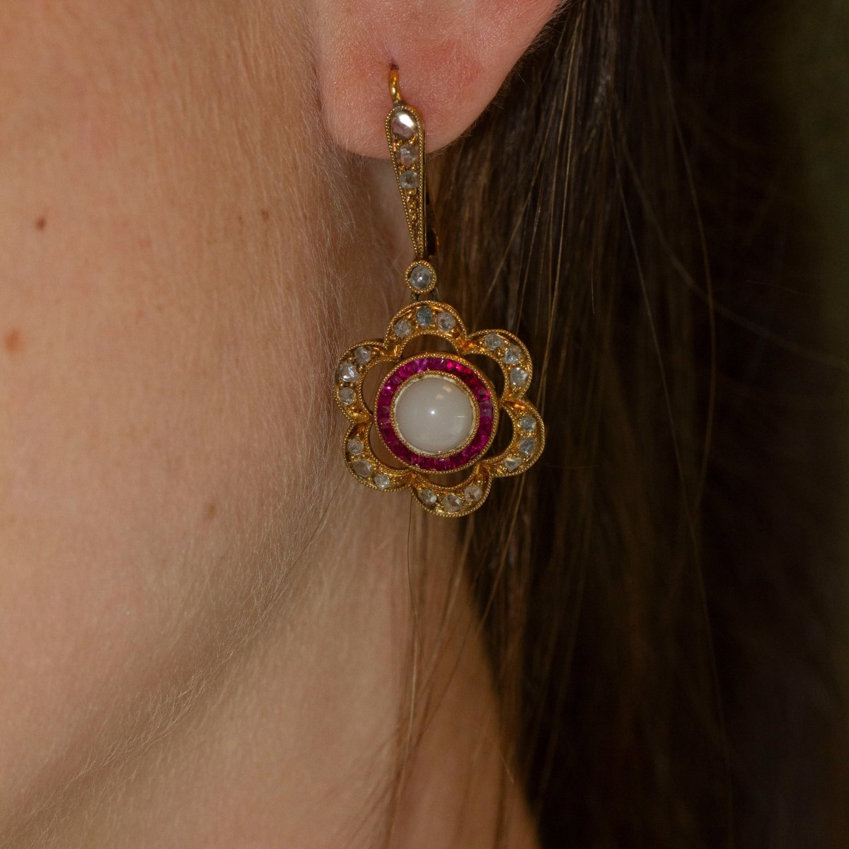 Boucles d'oreilles en pierre, diamants et rubis - Castafiore