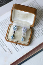 Boucles d'oreilles Gouttes Topaze Bleue et Diamant sur Or Blanc - Castafiore