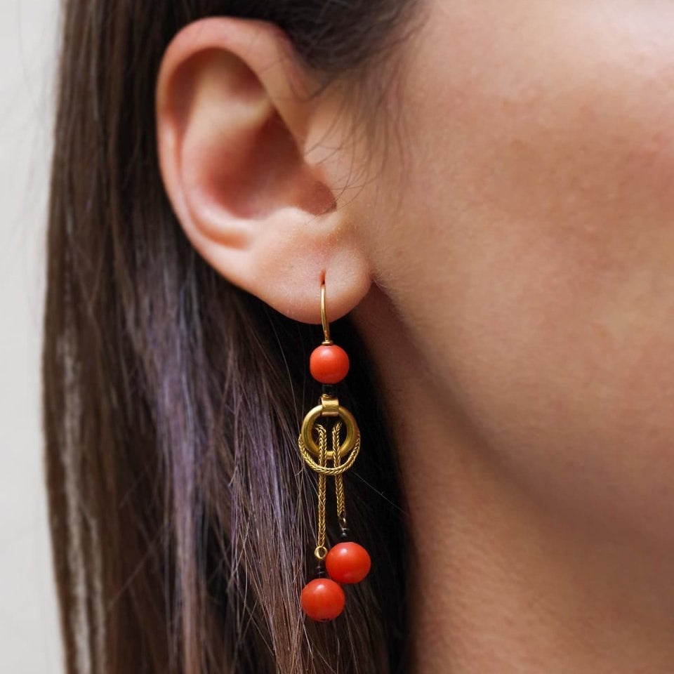 Boucles d'oreilles Napoléon III longues en or et corail - Castafiore