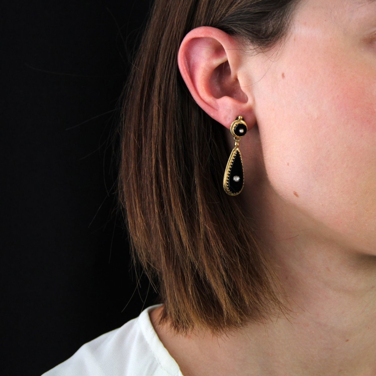 Boucles d'oreilles ONYX Pendants en or jaune et perles fines - Castafiore