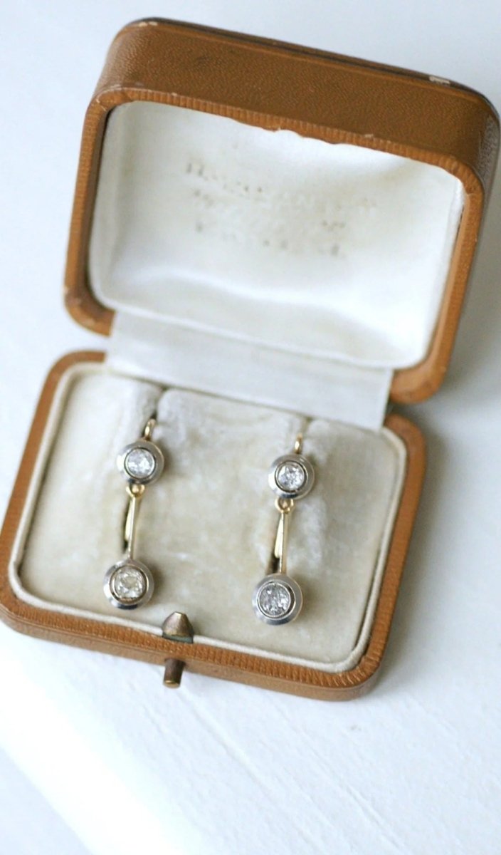 Boucles d'oreilles pendantes Art Deco diamants - Castafiore