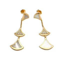 Boucles d'oreilles Pendantes BULGARI "Diva's Dream" en or rose, nacre et diamants - Castafiore