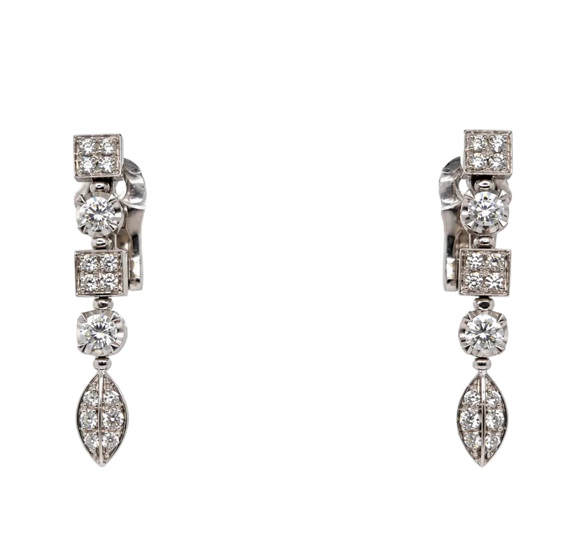 Boucles d'oreilles Pendantes BULGARI "Lucea" en or blanc et diamants - Castafiore