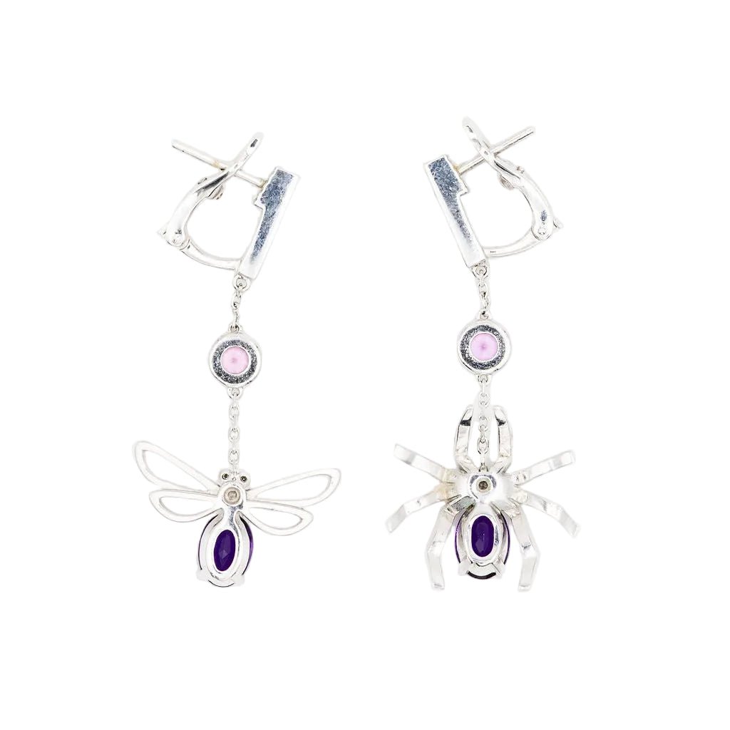Boucles d'oreilles Pendantes CHAUMET "Arrêtes moi si tu m'aimes" en or blanc, améthyste, saphirs et diamants - Castafiore