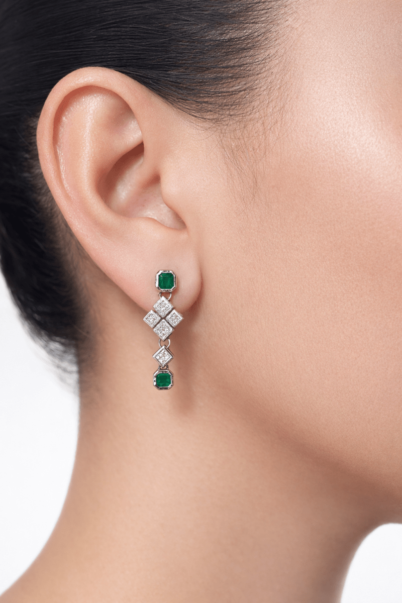 Boucles d'oreilles Pendantes en or blanc, émeraudes et diamants - Castafiore