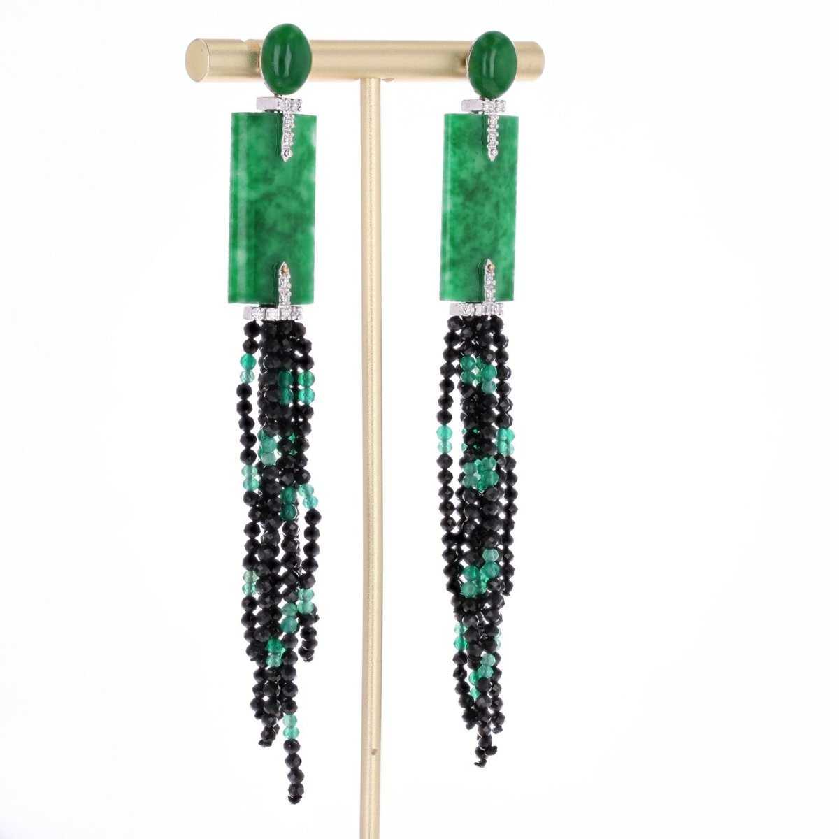 Boucles d'oreilles Pendantes en or blanc, jade, spinelles, émeraudes et diamants - Castafiore