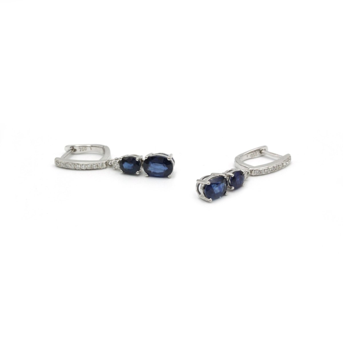 Boucles d'oreilles Pendantes en or blanc, saphirs et diamants - Castafiore