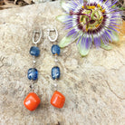 Boucles d'oreilles pendantes en or blanc, tanzanite, corail, et diamants - Castafiore