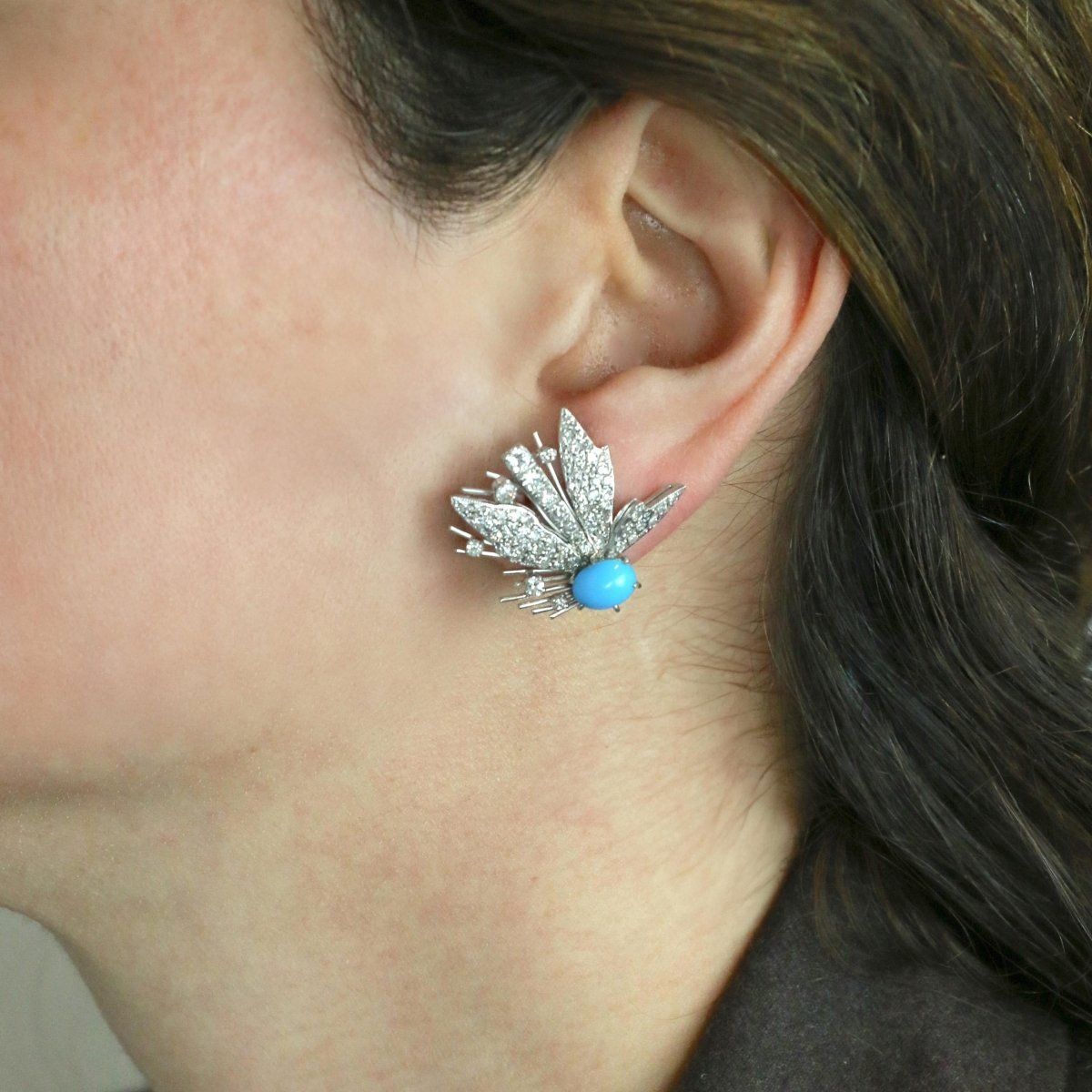 Boucles d'oreilles pendantes en or blanc, turquoises et diamants - Castafiore