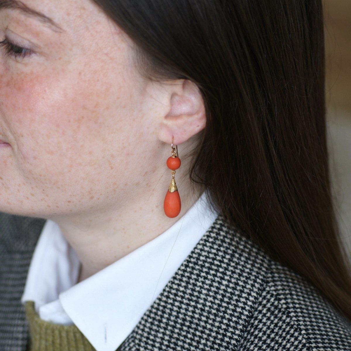 Boucles d'oreilles Pendantes en or jaune et corail - Castafiore