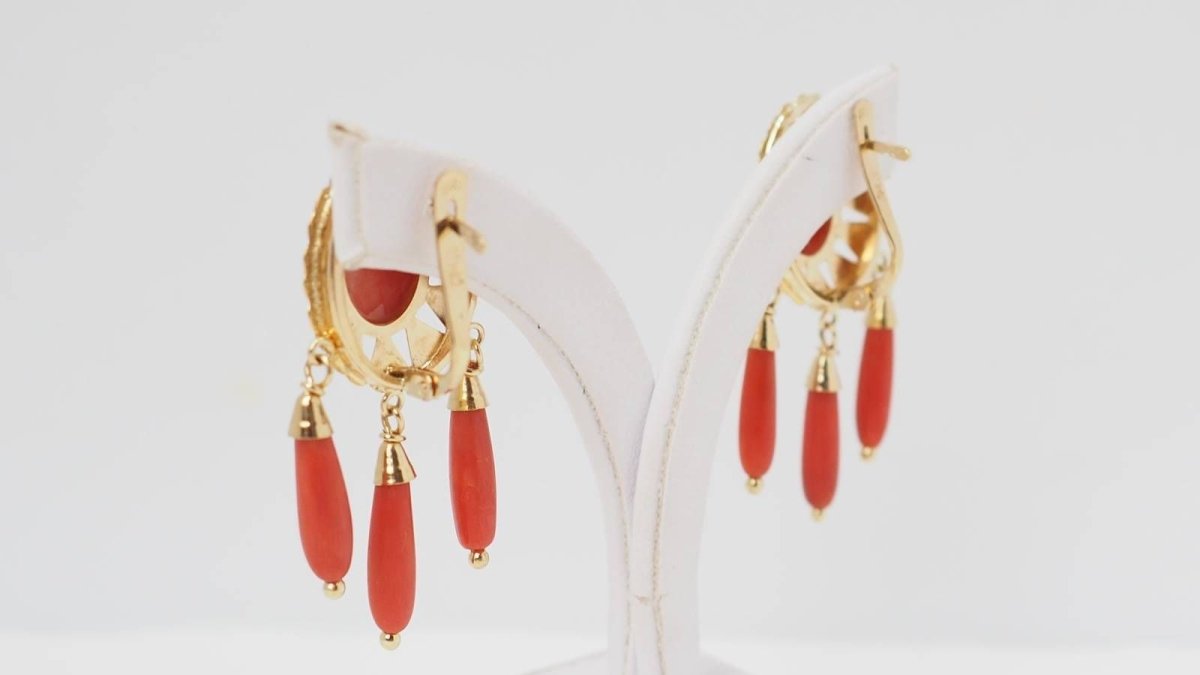 Boucles d'oreilles Pendantes en or jaune et corail - Castafiore