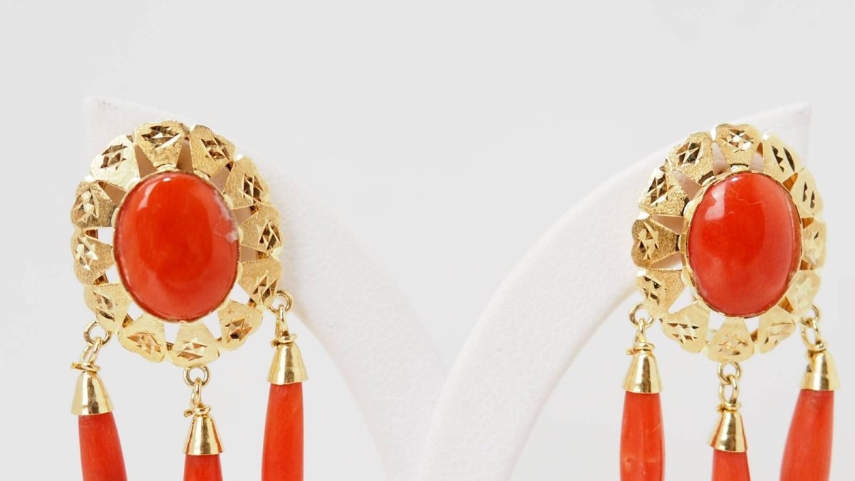 Boucles d'oreilles Pendantes en or jaune et corail - Castafiore