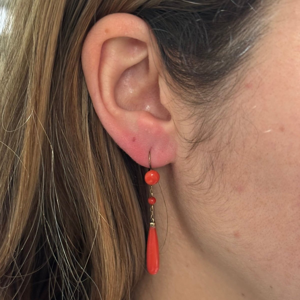 Boucles d'oreilles Pendantes en or jaune et corail - Castafiore