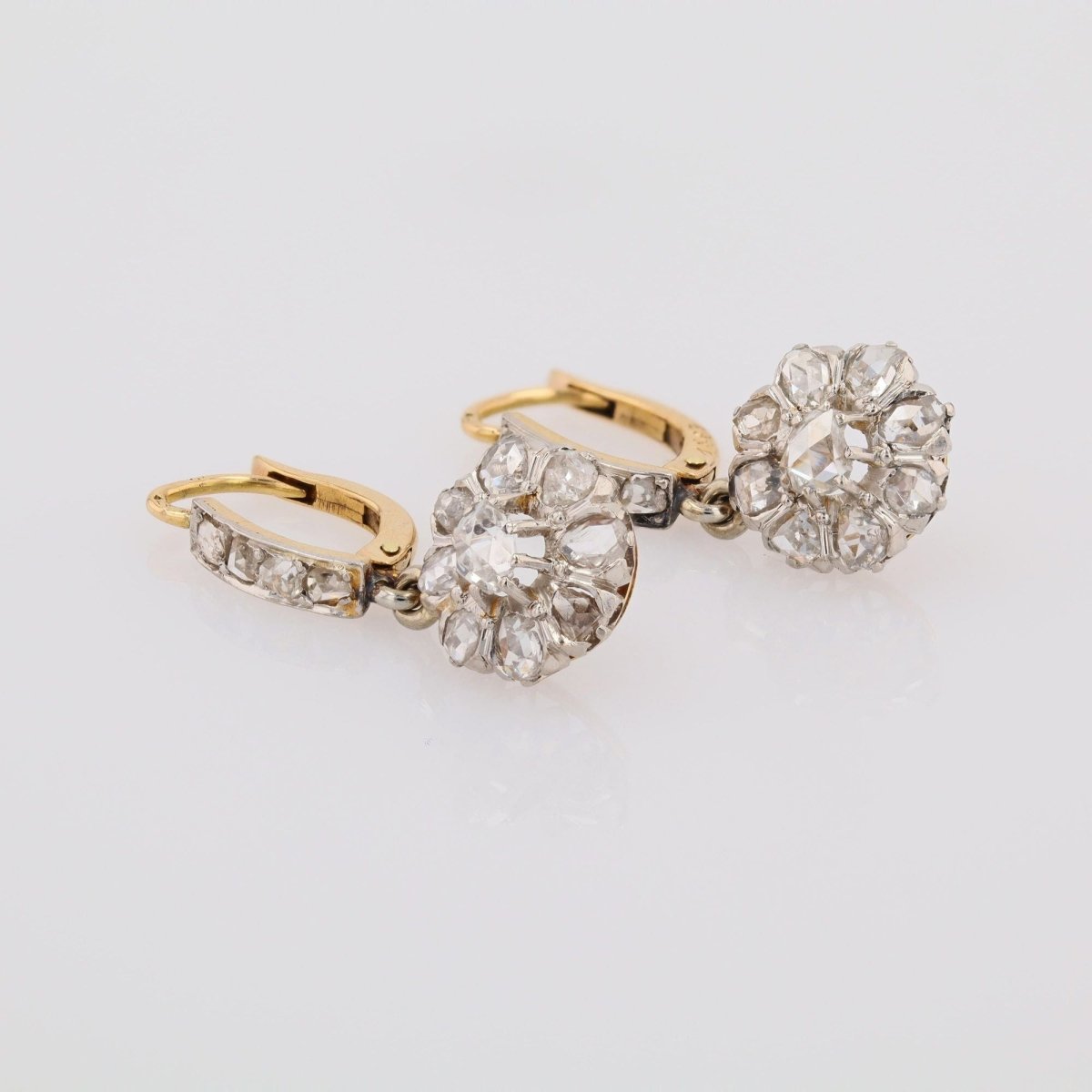 Boucles d'oreilles pendantes en or jaune et platine avec diamants - Castafiore